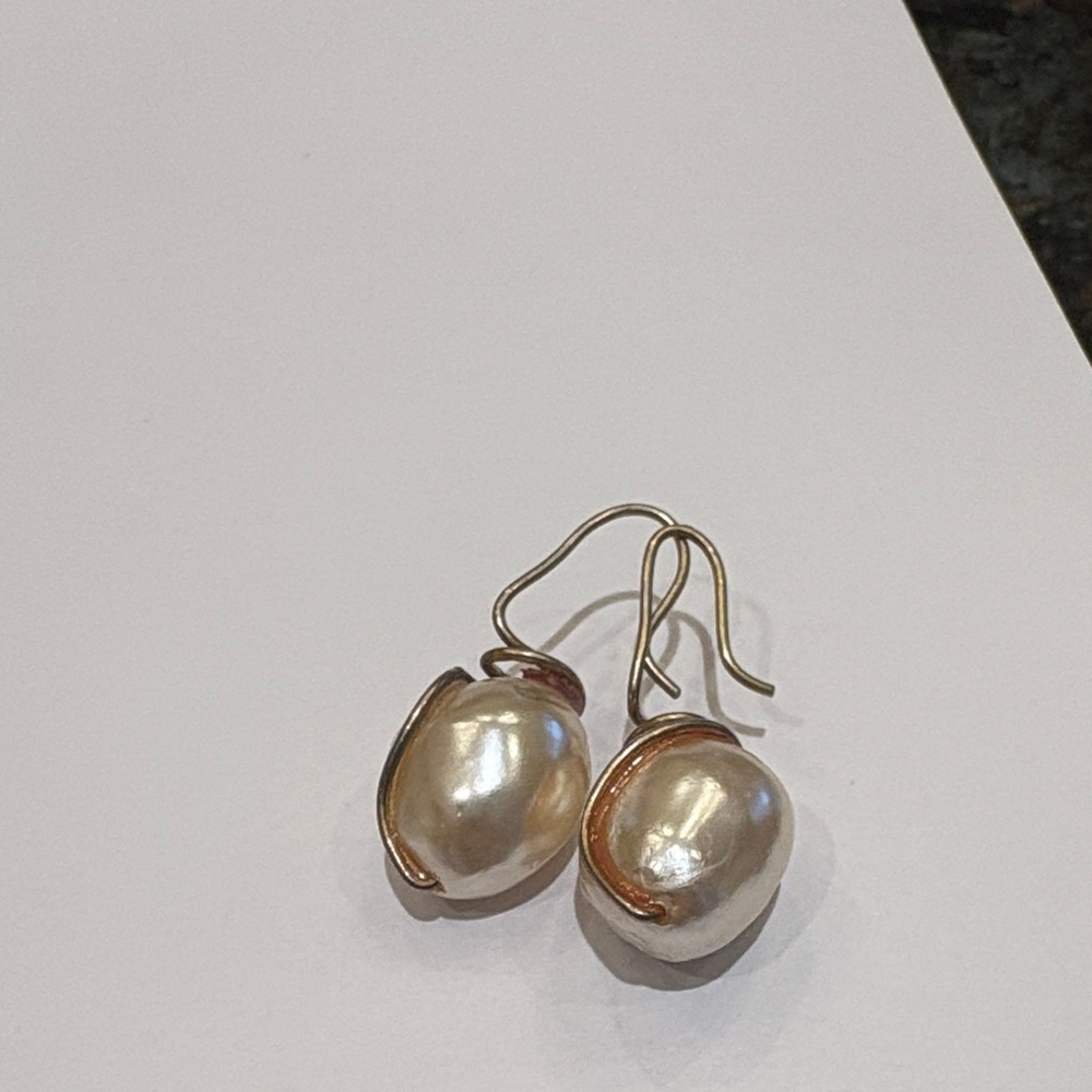 Elegant Gold and Cream Pearl Earrings